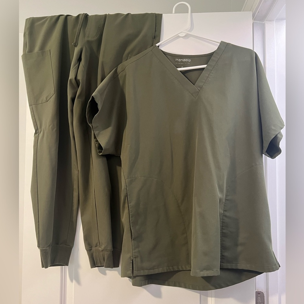 Mandala Women’s Olive Green Scrub Set XL Oversized Top and L Jogger Bottoms
